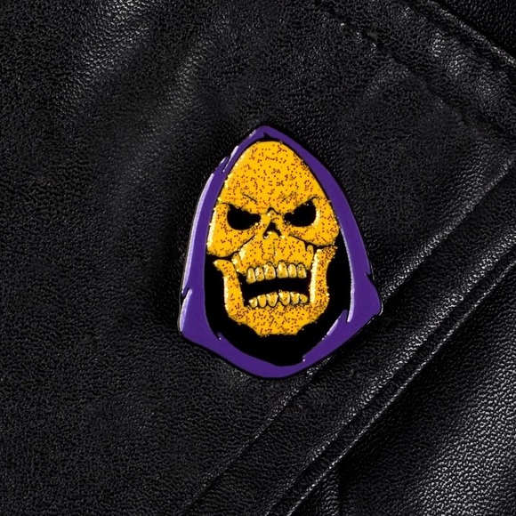 🎉 New Glitter Skeletor Skull Enamel Pin - Picture 6 of 7